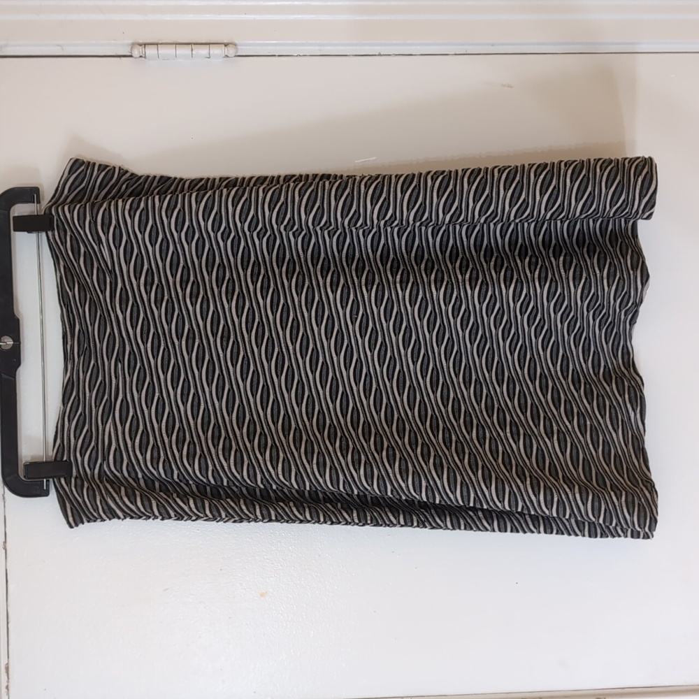 Larry Levine Black and Gray Patterned Textured Skirt L